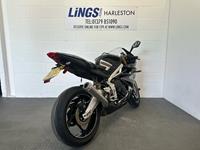 TRIUMPH DAYTONA MOTO2 765