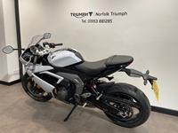 TRIUMPH DAYTONA 660