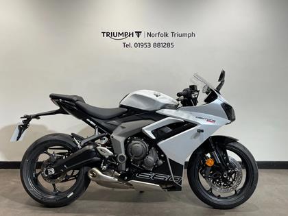 TRIUMPH DAYTONA 660