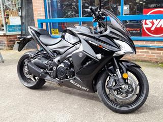 SUZUKI GSX-S1000F 