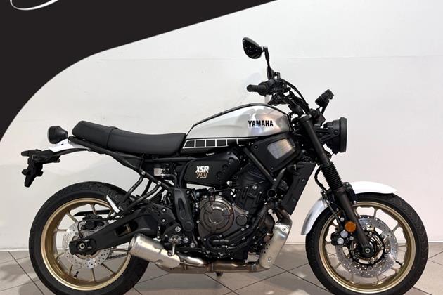 YAMAHA XSR700