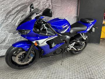 YAMAHA R6