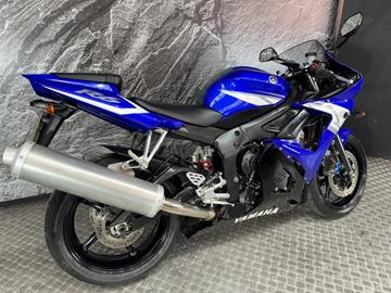 YAMAHA R6