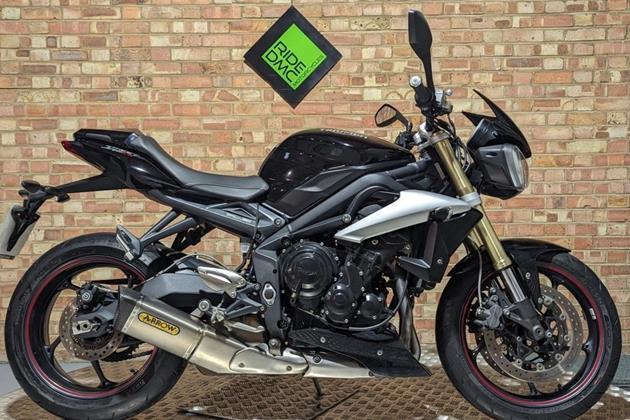 TRIUMPH STREET TRIPLE 675