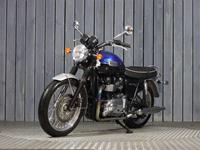 TRIUMPH BONNEVILLE T100