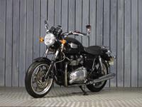 TRIUMPH BONNEVILLE 900