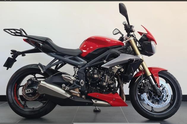 TRIUMPH STREET TRIPLE 675