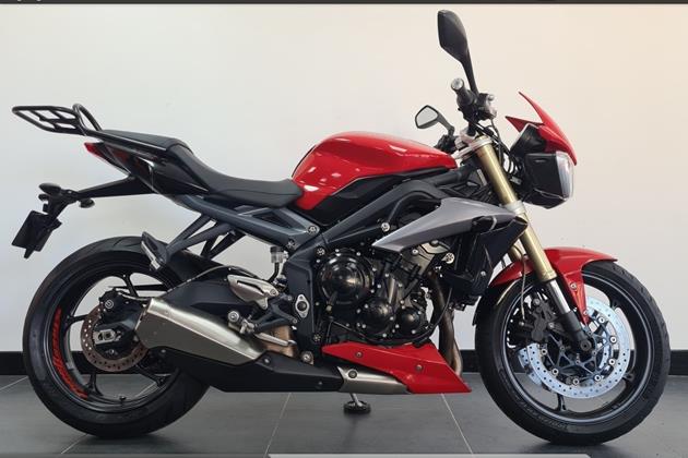 TRIUMPH STREET TRIPLE 675