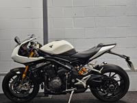 TRIUMPH SPEED TRIPLE 1200 RR