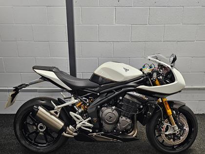 TRIUMPH SPEED TRIPLE 1200 RR