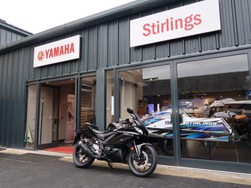 YAMAHA R3