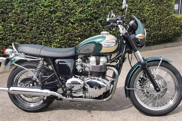 TRIUMPH BONNEVILLE T100