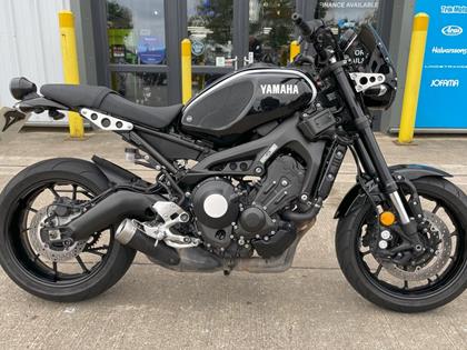 YAMAHA XSR900