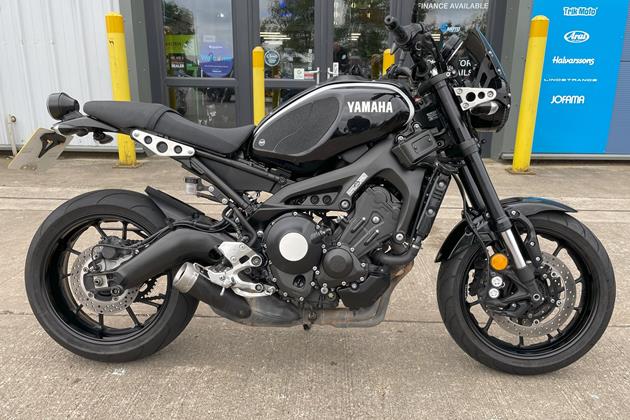 YAMAHA XSR900