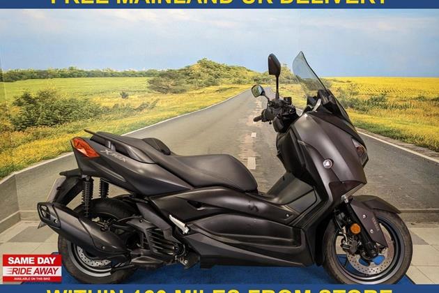 YAMAHA XMAX 125