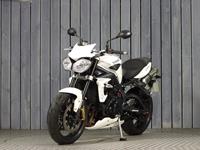 TRIUMPH STREET TRIPLE 675