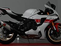 YAMAHA R1