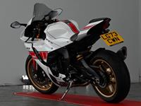 YAMAHA R1