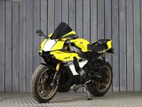 YAMAHA R1