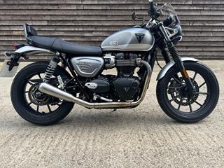 TRIUMPH STREET TWIN 