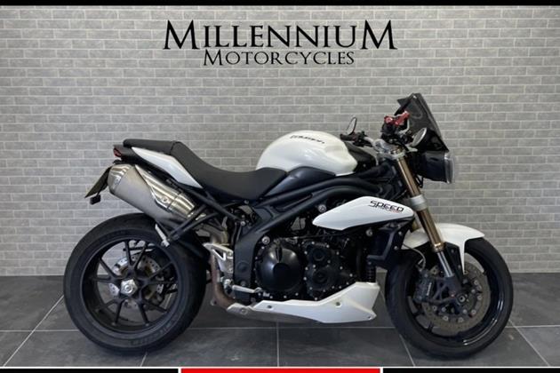 TRIUMPH SPEED TRIPLE 1050