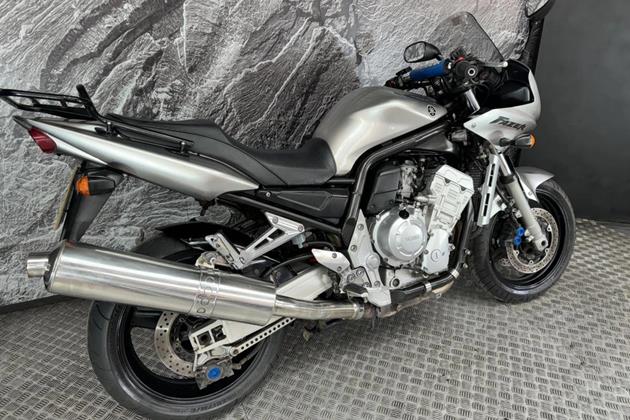 YAMAHA FZS1000 FAZER