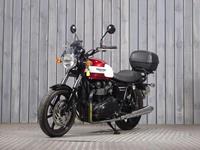 TRIUMPH BONNEVILLE 900