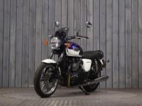 TRIUMPH BONNEVILLE 900