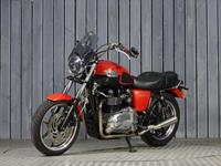 TRIUMPH BONNEVILLE 900