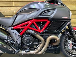 DUCATI DIAVEL CARBON 