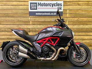 DUCATI DIAVEL CARBON 