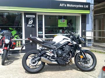 TRIUMPH STREET TRIPLE 765 R