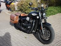 TRIUMPH BONNEVILLE BOBBER BLACK