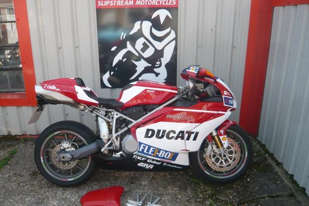 DUCATI 749S