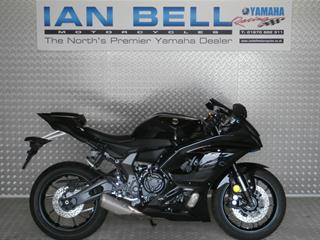 YAMAHA R7 