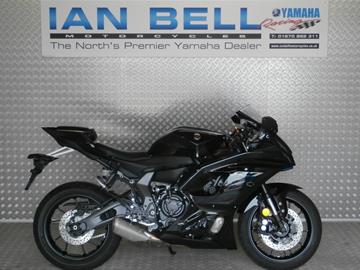 YAMAHA R7