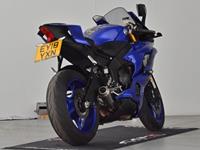 YAMAHA R6