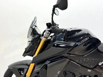 SUZUKI GSX-S1000