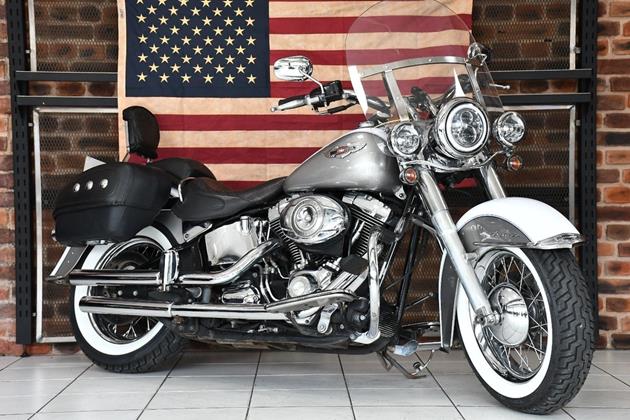 HARLEY-DAVIDSON DELUXE