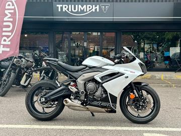 TRIUMPH DAYTONA 660