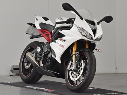 TRIUMPH DAYTONA 675