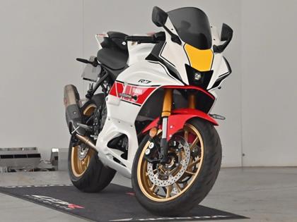 YAMAHA R7