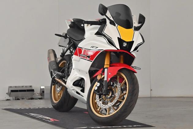 YAMAHA R7