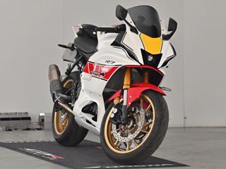 YAMAHA R7 