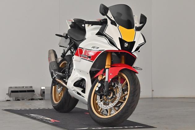 YAMAHA R7