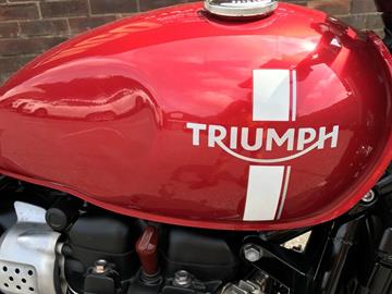 TRIUMPH STREET TWIN