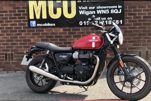 TRIUMPH STREET TWIN