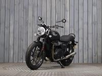 TRIUMPH STREET TWIN