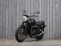 TRIUMPH STREET TWIN