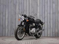 TRIUMPH THRUXTON 1200